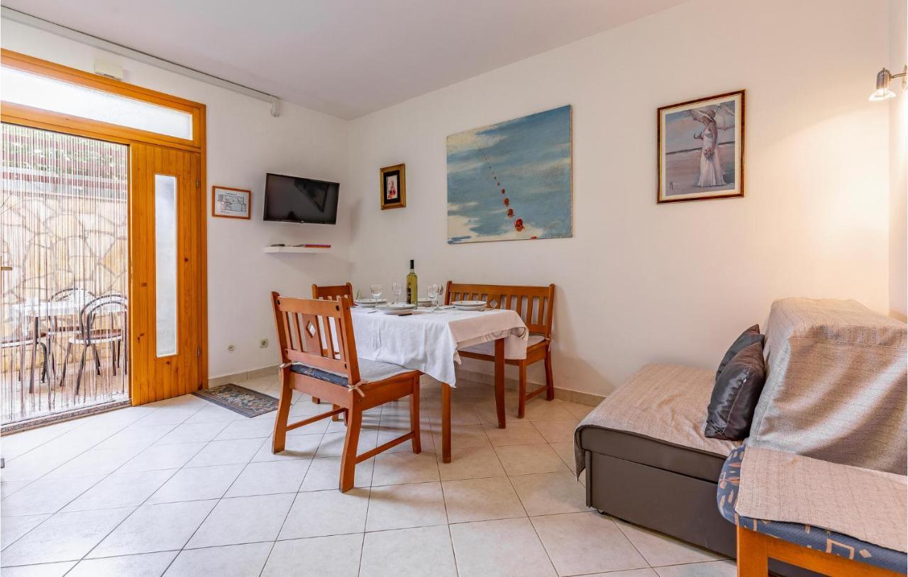 2 Bedroom Stunning Apartment In Rovinj Exteriér fotografie