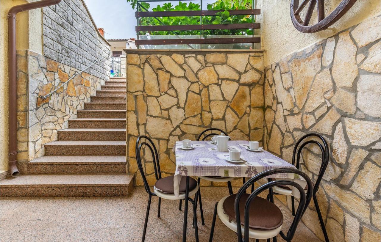 2 Bedroom Stunning Apartment In Rovinj Exteriér fotografie