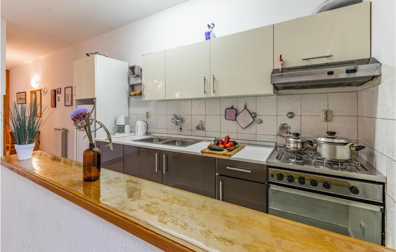 2 Bedroom Stunning Apartment In Rovinj Exteriér fotografie