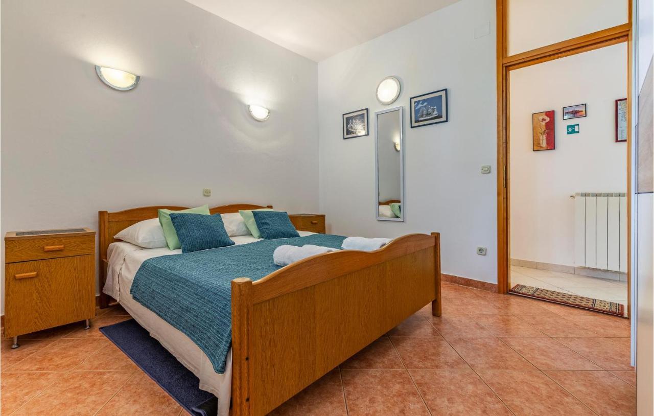 2 Bedroom Stunning Apartment In Rovinj Exteriér fotografie